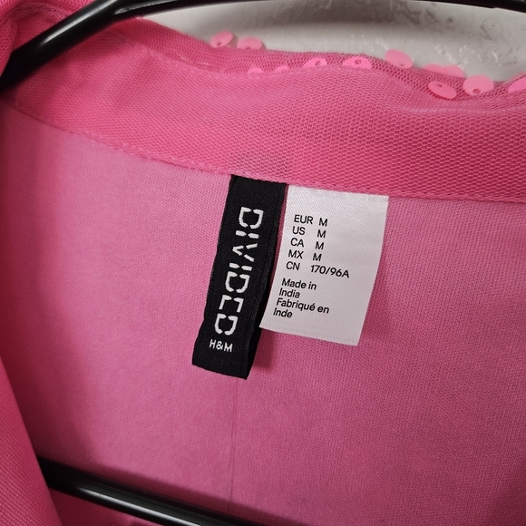 H&M Divided NWT Women's Medium Neon Pink Sequin Top Long Sleeve Button Front - Picture 2 of 7